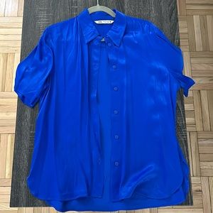 Short sleeve women’s collared shirt in blue